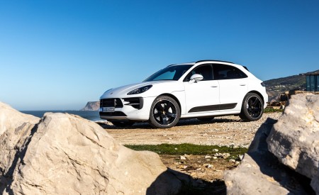 2020 Porsche Macan GTS (Color: Carrara White Metallic) Front Three-Quarter Wallpapers 450x275 (219)