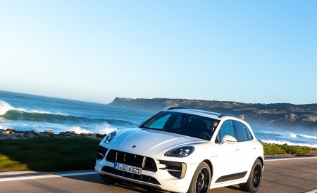 2020 Porsche Macan GTS (Color: Carrara White Metallic) Front Three-Quarter Wallpapers 450x275 (198)