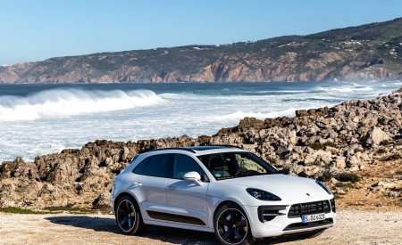2020 Porsche Macan GTS (Color: Carrara White Metallic) Front Three-Quarter Wallpapers 450x275 (220)