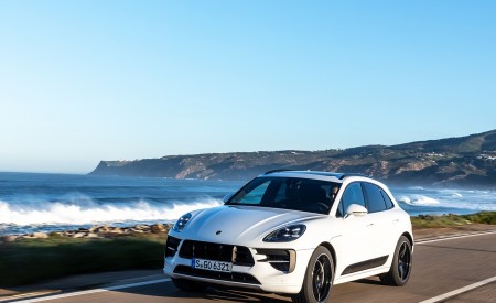 2020 Porsche Macan GTS (Color: Carrara White Metallic) Front Three-Quarter Wallpapers 450x275 (200)