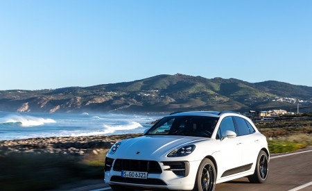 2020 Porsche Macan GTS (Color: Carrara White Metallic) Front Three-Quarter Wallpapers 450x275 (201)