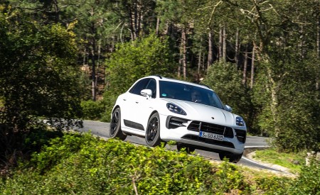 2020 Porsche Macan GTS (Color: Carrara White Metallic) Front Wallpapers 450x275 (194)