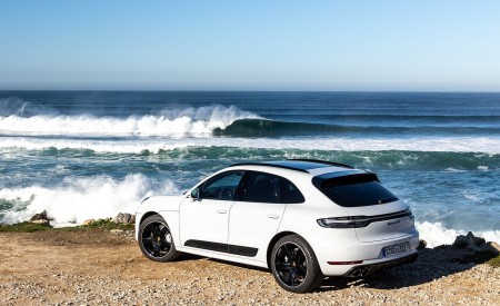 2020 Porsche Macan GTS (Color: Carrara White Metallic) Rear Three-Quarter Wallpapers 450x275 (221)