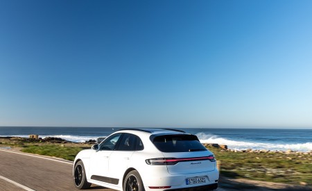 2020 Porsche Macan GTS (Color: Carrara White Metallic) Rear Three-Quarter Wallpapers 450x275 (210)