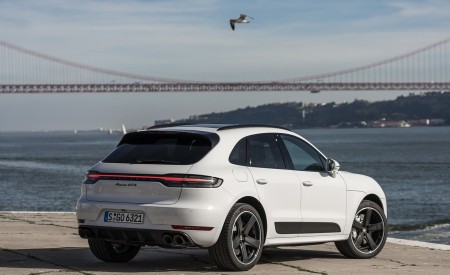2020 Porsche Macan GTS (Color: Carrara White Metallic) Rear Three-Quarter Wallpapers 450x275 (223)