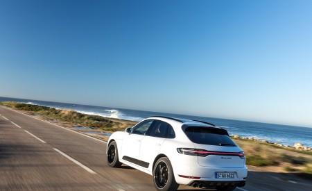 2020 Porsche Macan GTS (Color: Carrara White Metallic) Rear Three-Quarter Wallpapers 450x275 (212)