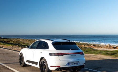 2020 Porsche Macan GTS (Color: Carrara White Metallic) Rear Three-Quarter Wallpapers 450x275 (214)