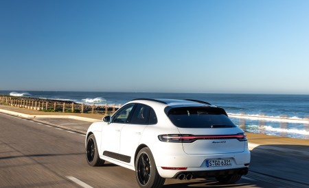 2020 Porsche Macan GTS (Color: Carrara White Metallic) Rear Three-Quarter Wallpapers 450x275 (215)