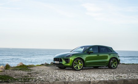 2020 Porsche Macan GTS (Color: Mamba Green Metallic) Front Three-Quarter Wallpapers 450x275 (172)