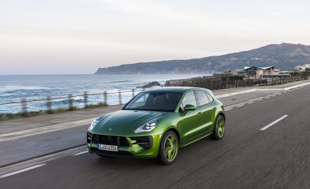 2020 Porsche Macan GTS (Color: Mamba Green Metallic) Front Three-Quarter Wallpapers 450x275 (151)
