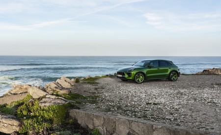 2020 Porsche Macan GTS (Color: Mamba Green Metallic) Front Three-Quarter Wallpapers 450x275 (173)