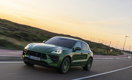 2020 Porsche Macan GTS (Color: Mamba Green Metallic) Front Three-Quarter Wallpapers 450x275 (152)