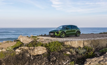 2020 Porsche Macan GTS (Color: Mamba Green Metallic) Front Three-Quarter Wallpapers 450x275 (174)