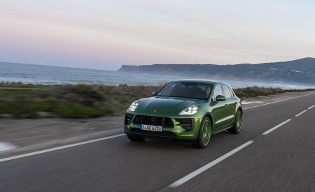 2020 Porsche Macan GTS (Color: Mamba Green Metallic) Front Three-Quarter Wallpapers 450x275 (154)