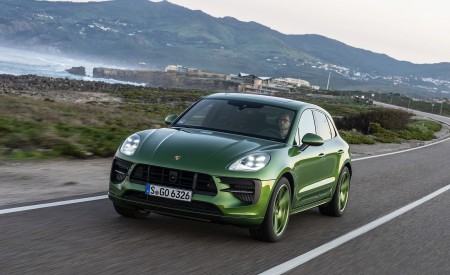 2020 Porsche Macan GTS (Color: Mamba Green Metallic) Front Three-Quarter Wallpapers 450x275 (156)