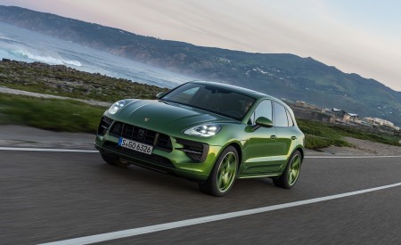 2020 Porsche Macan GTS (Color: Mamba Green Metallic) Front Three-Quarter Wallpapers 450x275 (158)
