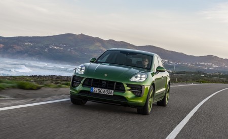 2020 Porsche Macan GTS (Color: Mamba Green Metallic) Front Wallpapers 450x275 (162)