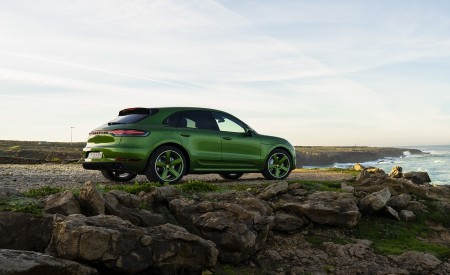 2020 Porsche Macan GTS (Color: Mamba Green Metallic) Rear Three-Quarter Wallpapers 450x275 (176)