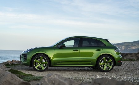 2020 Porsche Macan GTS (Color: Mamba Green Metallic) Side Wallpapers 450x275 (181)