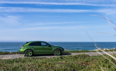 2020 Porsche Macan GTS (Color: Mamba Green Metallic) Side Wallpapers 450x275 (169)