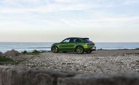 2020 Porsche Macan GTS (Color: Mamba Green Metallic) Side Wallpapers 450x275 (184)