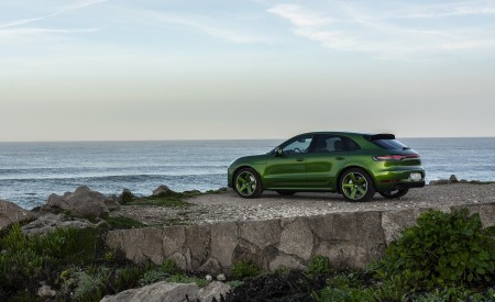 2020 Porsche Macan GTS (Color: Mamba Green Metallic) Side Wallpapers 450x275 (185)