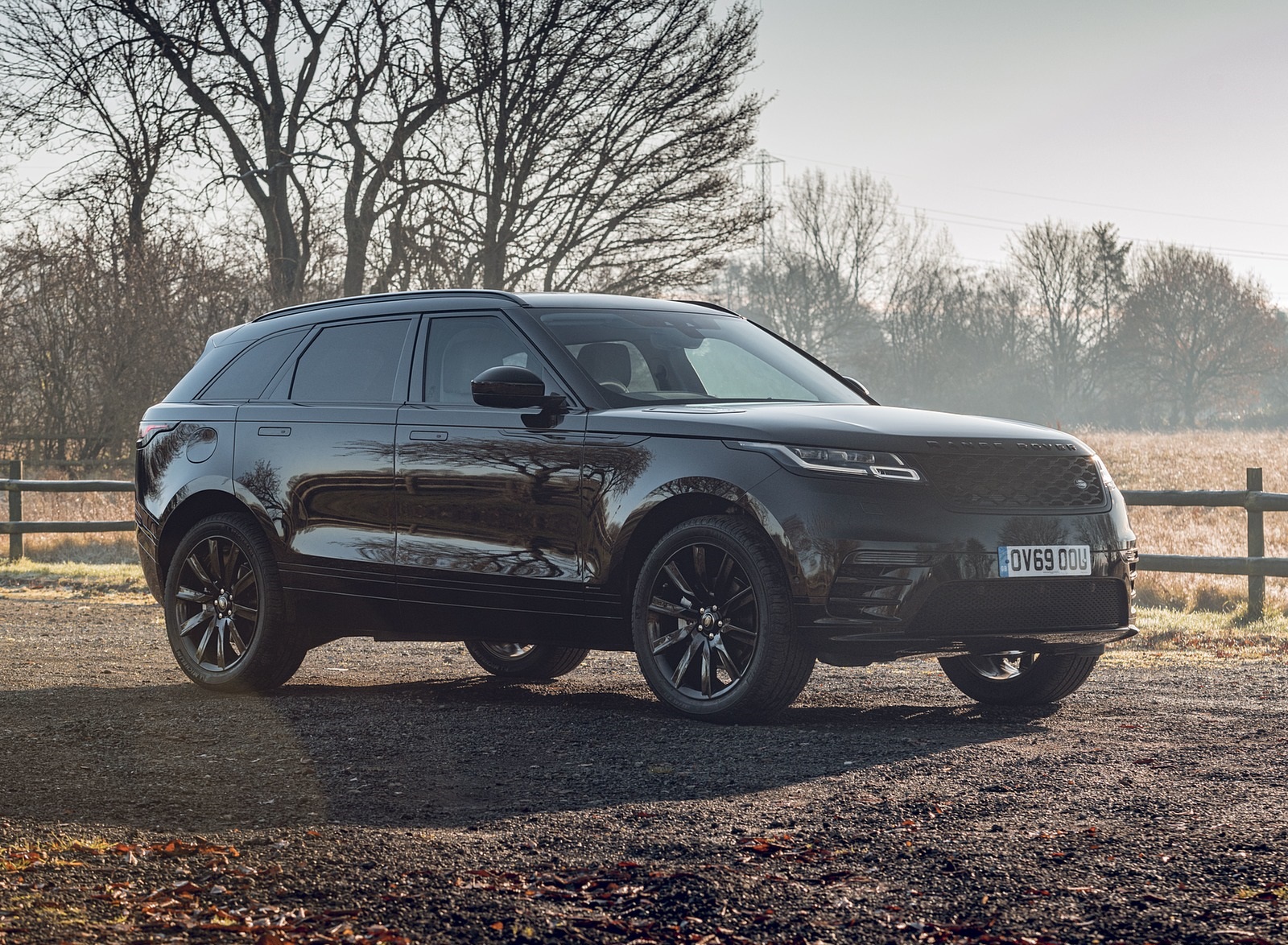 2020 Range Rover Velar R-Dynamic Black Front Three-Quarter Wallpapers #7 of 18