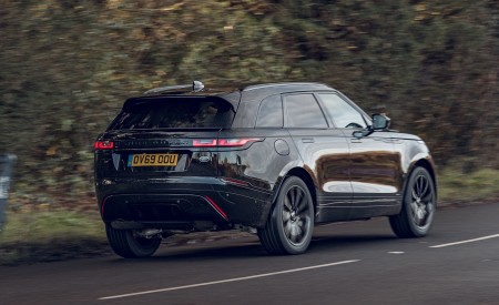 2020 Range Rover Velar R-Dynamic Black Rear Three-Quarter Wallpapers 450x275 (4)