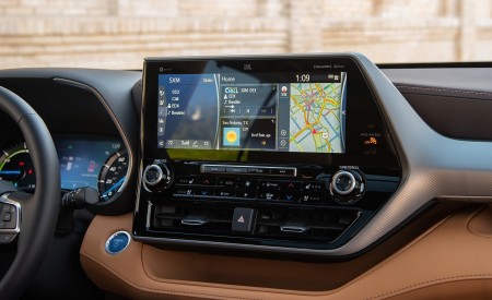 2020 Toyota Highlander Platinum Hybrid AWD (Color: Ruby Flare Pearl) Central Console Wallpapers 450x275 (20)