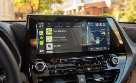 2020 Toyota Highlander Platinum Hybrid AWD (Color: Ruby Flare Pearl) Central Console Wallpapers 450x275 (22)