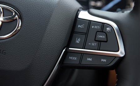 2020 Toyota Highlander Platinum Hybrid AWD (Color: Ruby Flare Pearl) Interior Detail Wallpapers 450x275 (29)