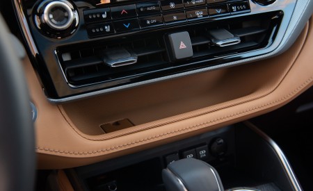 2020 Toyota Highlander Platinum Hybrid AWD (Color: Ruby Flare Pearl) Interior Detail Wallpapers 450x275 (31)