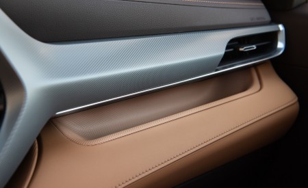 2020 Toyota Highlander Platinum Hybrid AWD (Color: Ruby Flare Pearl) Interior Detail Wallpapers 450x275 (32)