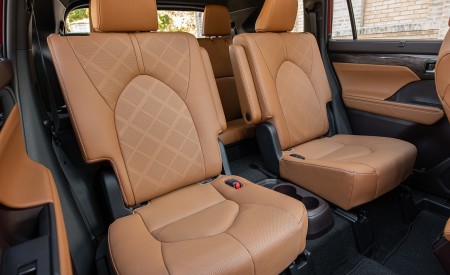 2020 Toyota Highlander Platinum Hybrid AWD (Color: Ruby Flare Pearl) Interior Rear Seats Wallpapers 450x275 (38)