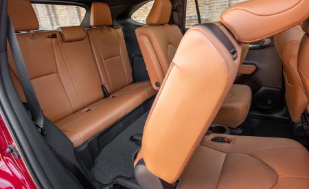 2020 Toyota Highlander Platinum Hybrid AWD (Color: Ruby Flare Pearl) Interior Rear Seats Wallpapers 450x275 (39)