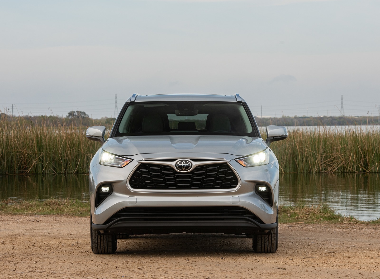2020 Toyota Highlander XLE (Color: Silver Metallic) Front Wallpapers (13)