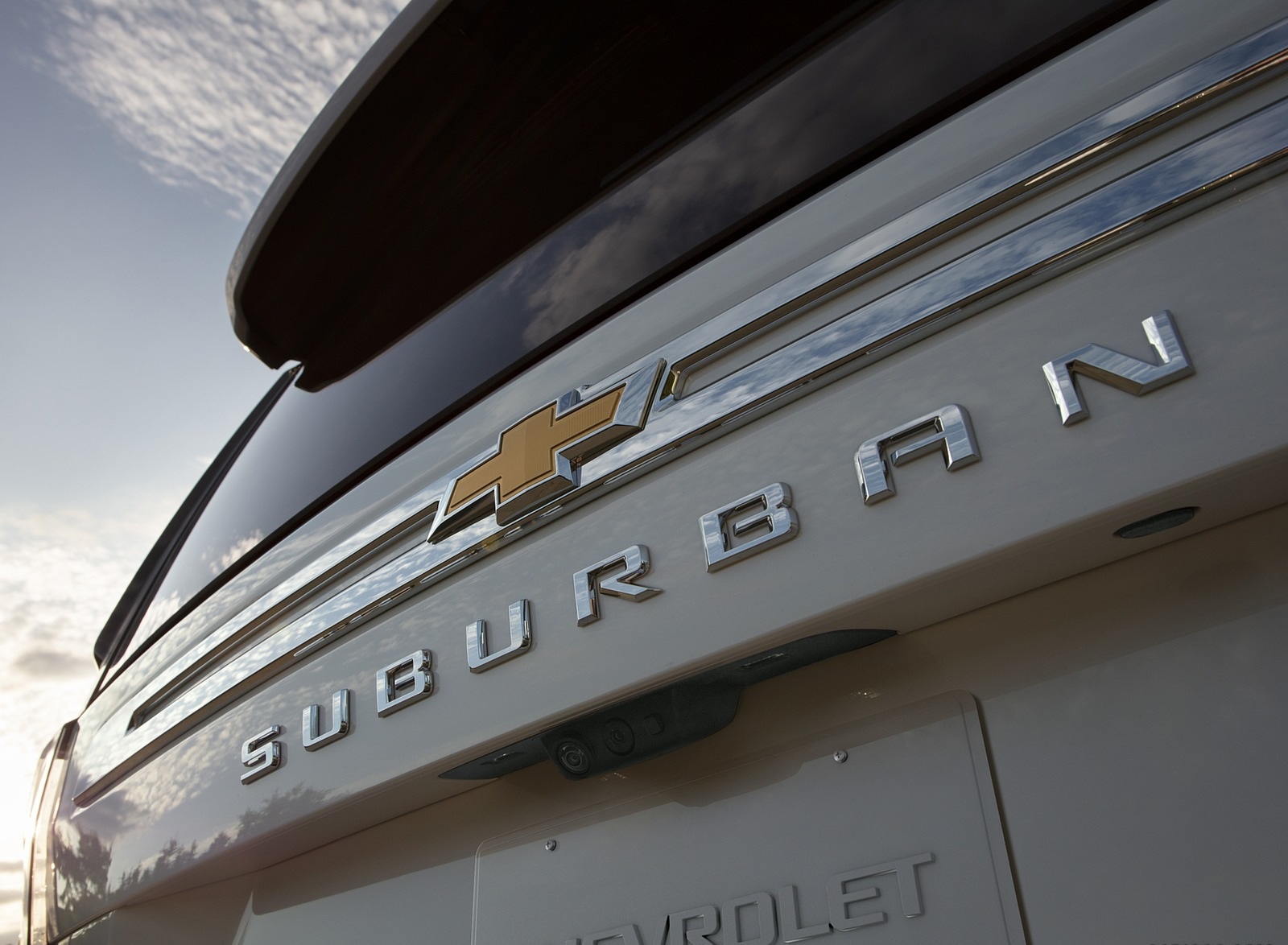 2021 Chevrolet Suburban Badge Wallpapers (14)