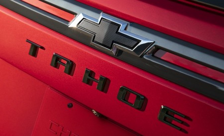 2021 Chevrolet Tahoe RST Badge Wallpapers 450x275 (10)