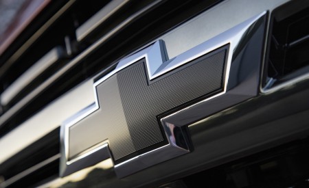 2021 Chevrolet Tahoe RST Badge Wallpapers 450x275 (11)