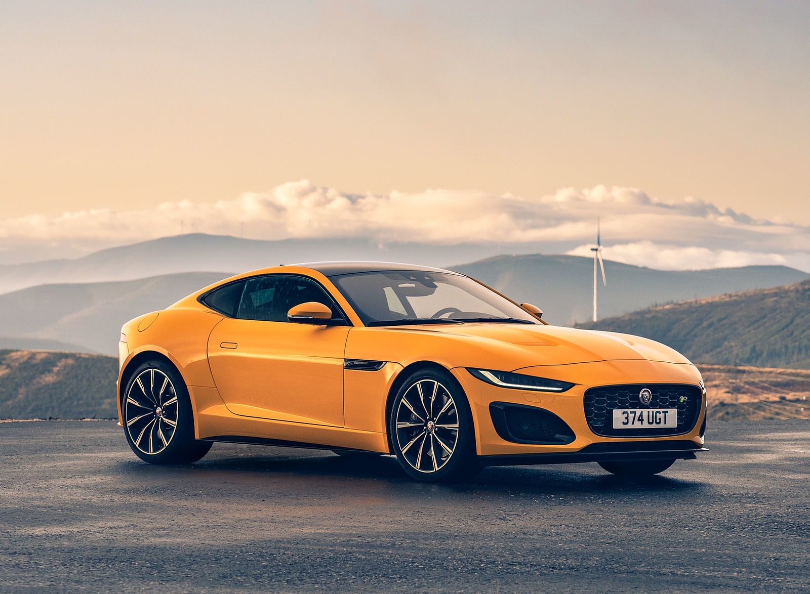 2021 Jaguar F-TYPE R Coupe AWD (Color: Sorrento Yellow) Front Three-Quarter Wallpapers #83 of 143