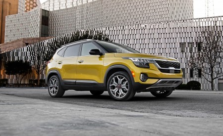 2021 Kia Seltos Front Three-Quarter Wallpapers 450x275 (13)