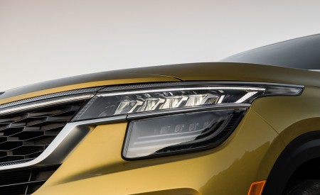 2021 Kia Seltos Headlight Wallpapers 450x275 (62)