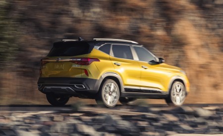 2021 Kia Seltos Rear Three-Quarter Wallpapers 450x275 (46)