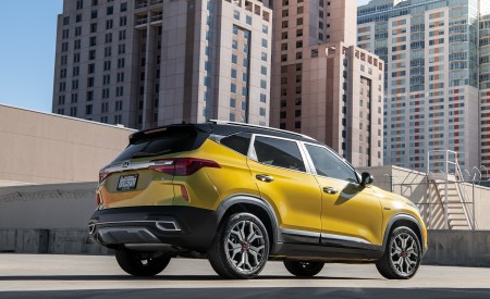 2021 Kia Seltos Rear Three-Quarter Wallpapers 450x275 (16)