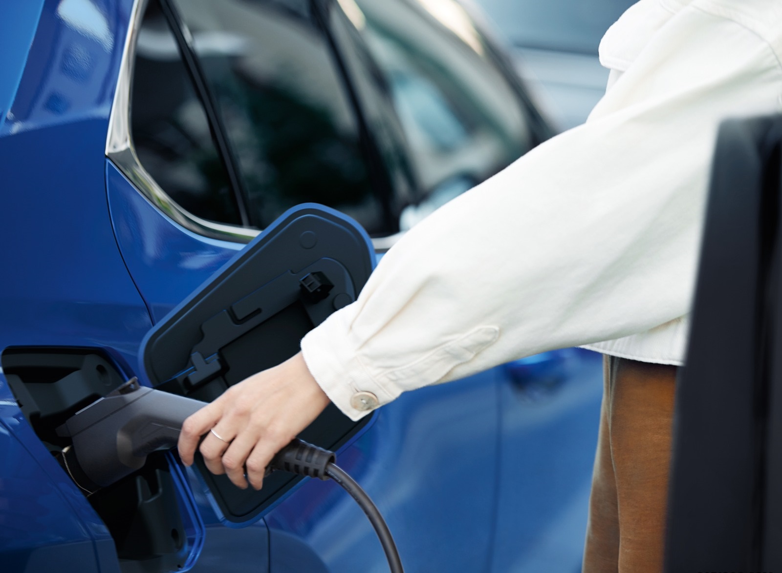 2021 Lexus UX 300e EV (EU-Spec) Charging Wallpapers (11)