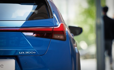 2021 Lexus UX 300e EV (EU-Spec) Tail Light Wallpapers 450x275 (12)