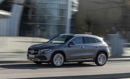 2021 Mercedes-Benz GLA 220d (Color: Mountain Grey Magno) Front Three-Quarter Wallpapers 450x275 (27)