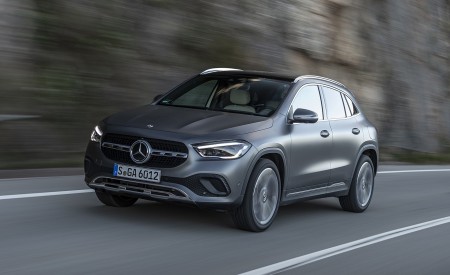 2021 Mercedes-Benz GLA 220d (Color: Mountain Grey Magno) Front Three-Quarter Wallpapers 450x275 (23)