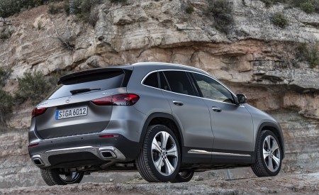 2021 Mercedes-Benz GLA 220d (Color: Mountain Grey Magno) Rear Three-Quarter Wallpapers 450x275 (40)
