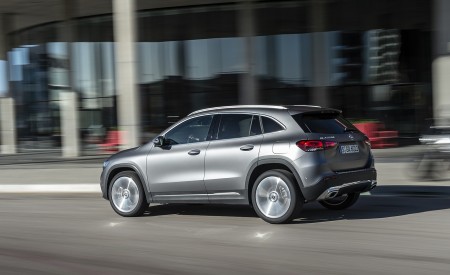 2021 Mercedes-Benz GLA 220d (Color: Mountain Grey Magno) Rear Three-Quarter Wallpapers 450x275 (30)